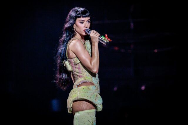 Katy Perry alcança alta na carreira graças à tendência viral do TikTok
