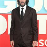 Keanu Reeves recebeu uma reação negativa por escrever uma defesa veemente do diretor 'vigarista' Carl Rinsch antes de sua sentença, apesar de admitir que 'não sabia os detalhes de seu caso', pois foi considerado culpado de roubar US $ 11 milhões da Netflix em carros de luxo, relógios e colchões