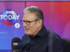 Keir Starmer alerta os eleitores que devem se preparar para o aumento da inflação causado pelo Irã e diz que a Grã-Bretanha deve estar “muito mais próxima da UE” Sir Keir Starmer alertou que haverá um “aumento da inflação” causado por uma “guerra em duas frentes”, mas diz que o país não deve simplesmente regressar ao “status quo” após a guerra no Irão.
