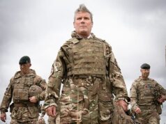 Keir Starmer enfrenta seu próprio Waterloo: A eleição suplementar de Andy Burnham será realizada no aniversário da famosa batalha … enquanto Nigel Farage promete dar um ‘choque desagradável’ ao Partido Trabalhista Keir Starmer (foto com soldados britânicos em Salisbury Plain, em Wiltshire, em 2022) enfrenta a batalha mais importante de sua carreira no Trafalgar Day