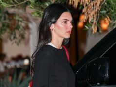 Kendall Jenner alimenta rumores de namoro de Jacob Elordi quando eles são vistos JUNTOS no Havaí … depois que sua irmã Kylie ‘armar para eles’ Kendall Jenner, 30, alimentou ainda mais os rumores de namoro de Jacob Elordi depois que os dois foram vistos passando um tempo juntos no Havaí esta semana; visto na quinta-feira