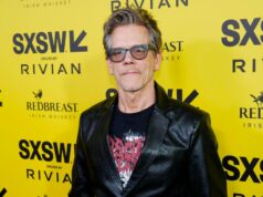 Kevin Bacon atacado por enxame de abelhas: ‘Eles foram atrás de mim’ | Vídeo Tom Selleck, Ted Danson e Kevin Bacon