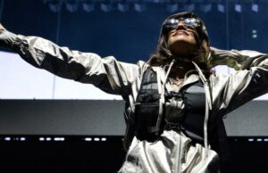 Kid Cudi interrompe MIA da turnê depois que ela diz que ‘não pode fazer coisas ilegais’ em discurso político no palco Kid Cudi interrompe MIA da turnê depois que ela diz que 'não pode fazer coisas ilegais' em discurso político no palco