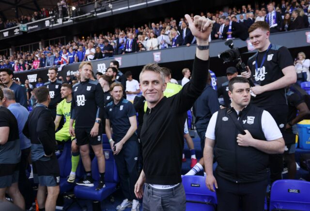 Kieran McKenna garante promoção com o retorno do Ipswich Town à Premier League
