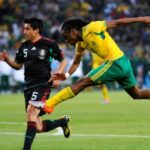 Kisah Legendaris: Gol Tshabalala e Suara Ikonik Peter Drury em Piala Dunia 2010