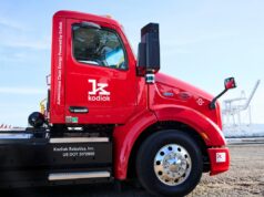 Kodiak AI levanta US$ 100 milhões com um grande desconto, fazendo com que suas ações caíssem 37% Cab of red Peterbilt semi truck