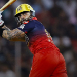Kohli apresenta uma exibição sensata de rebatidas; RCB atinge 100 corridas em 10 saldos vs GT