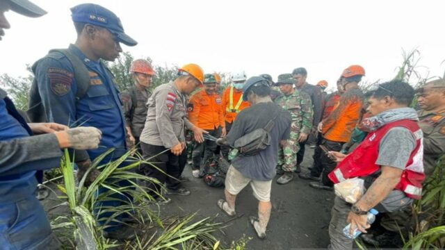 Kondisi 2 Warga Singapura Korban Tewas Gunung Dukono saat Ditemukan: Berpelukan Terhimpit Batu Besar
