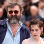 Kristen Stewart e elenco de 'Full Phil' recebem ovação animada de 5 minutos em Cannes, apesar da resposta mista à comédia absurda de Quentin Dupieux