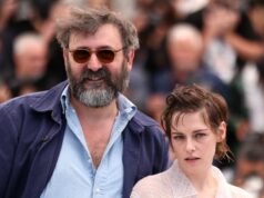 Kristen Stewart e elenco de ‘Full Phil’ recebem ovação animada de 5 minutos em Cannes, apesar da resposta mista à comédia absurda de Quentin Dupieux Kristen Stewart e elenco de 'Full Phil' recebem ovação animada de 5 minutos em Cannes, apesar da resposta mista à comédia absurda de Quentin Dupieux