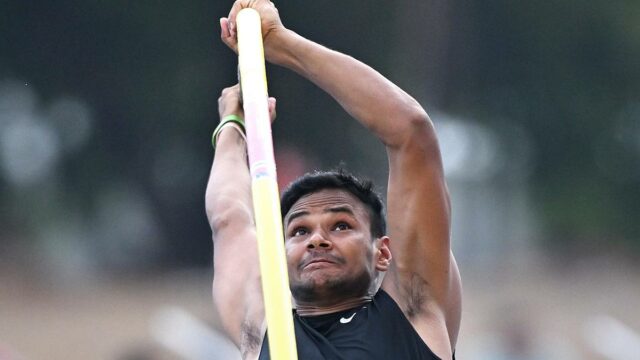 Kuldeep Kumar estabelece novo recorde nacional de salto com vara em Bhubaneswar
