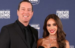 Kyle Busch parecia feliz no último tapete vermelho com a esposa antes de sua morte GettyImages-2257860888 Lenda da NASCAR Kyle Buschs Guia da família Samantha