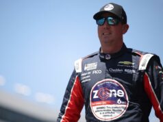 Kyle Busch pediu ajuda médica durante a corrida semanas antes da morte chocante Kyle Busch, motorista do Chevrolet nº 7 da HendrickCars.com, observa durante os treinos para o NASCAR Craftsman Truck Series ECOSAVE 200 no Dover Motor Speedway em 15 de maio de 2026 em Dover, Delaware.