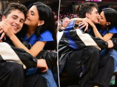 Kylie Jenner e Timothée Chalamet comemoram a vitória dos Knicks com um beijo durante a noite de encontro em Cleveland Kylie Jenner e Timothée Chalamet comemoram a vitória dos Knicks com um beijo durante a noite de encontro em Cleveland