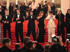 ‘La Bola Negra’, com Penélope Cruz, desencadeia guerra de licitações em vários estúdios após massivas ovações de pé de 16 minutos em Cannes (EXCLUSIVO) 'La Bola Negra', com Penélope Cruz, desencadeia guerra de licitações em vários estúdios após massivas ovações de pé de 16 minutos em Cannes (EXCLUSIVO)