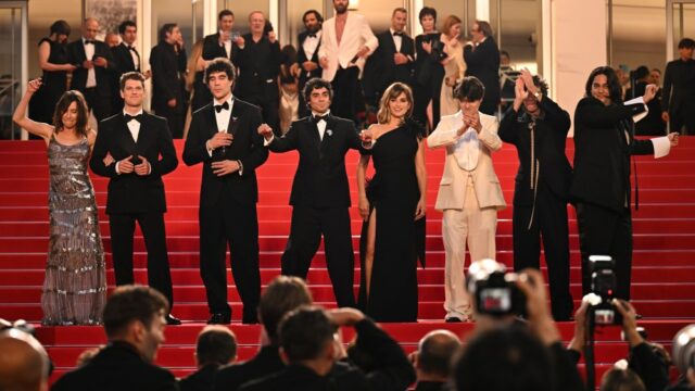 'La Bola Negra', com Penélope Cruz, desencadeia guerra de licitações 'La Bola Negra', com Penélope Cruz, desencadeia guerra de licitações em vários estúdios após massivas ovações de pé de 16 minutos em Cannes (EXCLUSIVO)