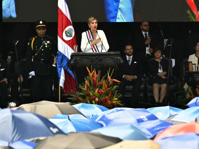 Laura Fernández toma posse como nova presidente da Costa Rica
