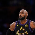 LeBron James jogará mais uma temporada depois que o Lakers for eliminado?