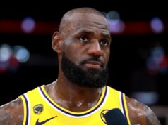 LeBron James reage ao chute decisivo de RJ Barrett contra os Cavaliers Los Angeles Lakers star LeBron James against Houston Rockets