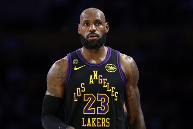 LeBron James se aposentará após a eliminação do Lakers para Lakers star LeBron James in playoff game against Houston Rockets