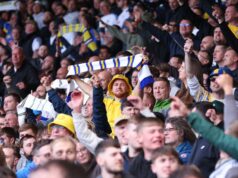 Leeds promete proibições por cantos homofóbicos em jogo com Brighton Leeds promete proibições por cantos homofóbicos em jogo com Brighton