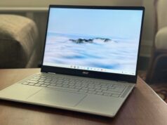 Lenovo e Acer estão aumentando discretamente os preços dos Chromebooks premium em até US$ 250 o lenovo chromebook plus 14 em uma mesa