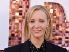 Lisa Kudrow esclarece posição sobre o debate ‘Friends’ ‘On a Break’ Lisa Kudrow attends the Los Angeles Premiere Of HBO's