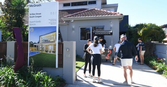 'Loophole' permitirá que milhões de proprietários de casas mudem negativamente A eliminação progressiva da alavancagem negativa pode não resolver a crise imobiliária da Austrália, mas a reforma da controversa redução de impostos poderá ter um impacto significativo, dizem os economistas.