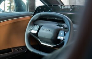 Lucid Motors não sabe quantos EVs construirá este ano Lucid steering wheel