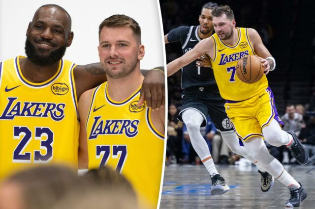 Jogador do Los Angeles Lakers com camisa amarela driblando um jogador do Brooklyn Nets com camisa preta.