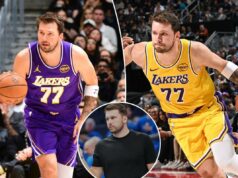 Luka Doncic, estrela do Lakers, quebra o silêncio sobre lesão no tendão da coxa O jogador de basquete Luka Doncic com uma camisa roxa do Lakers com o número 77, sorrindo na quadra.