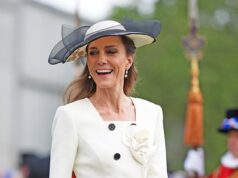 Magia monocromática! Kate surpreende com um vestido de bolinhas de £ 460 da Self-Portrait enquanto dá uma festa no jardim do Palácio de Buckingham com o Príncipe William A Princesa de Gales era a imagem da elegância em um vestido branco de £ 460 de uma de suas marcas favoritas, Self Portrait, enquanto organizava uma festa no jardim com o marido