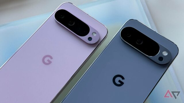 Google Pixel 10 Pro XL mostrando a parte traseira do telefone acesa com algumas luzes inteligentes 