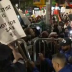 Manifestantes pró-Palestina entram em confronto com a polícia em Nova York