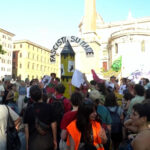 Manifestantes querem enviar ‘fascistas a Marte’ a bordo de foguete simulado