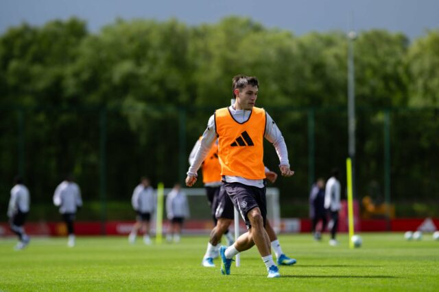 Manuel Ugarte revela temporada 'difícil' no Man Utd antes de uma possível saída
