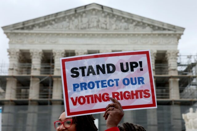 Mapa mostra onde estão as guerras de redistritamento após o Black Louisiana voters and civil rights advocates call on SCOTUS to uphold a fair and representative congressional map in Louisiana v. Callais at Supreme Court of the United States on March 24, 2025 in Washington, DC.