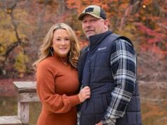 Marido de estrela da internet que morreu após ‘reforma da mamãe’ processa centro cirúrgico por tragédia de abdominoplastia Rachel Tussey, mãe de três filhos e TikToker com mais de 80.000 seguidores, morreu após passar por uma cirurgia de abdominoplastia. Ela é fotografada com o marido, Jeremy Tussey