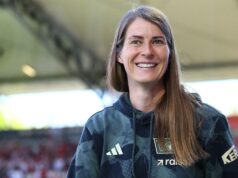 Marie-Louise Eta se torna a primeira mulher treinadora a vencer um jogo da Bundesliga Marie-Louise Eta se torna a primeira mulher treinadora a vencer um jogo da Bundesliga