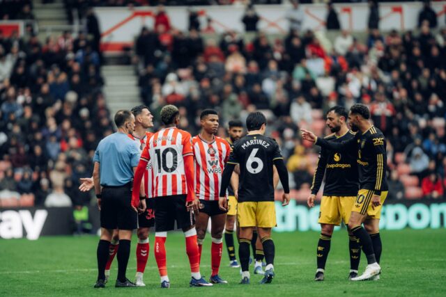 Mark Clattenburg 'chocado' com a decisão do VAR durante Man Utd vs Sunderland, 'Cartão vermelho claro…'
