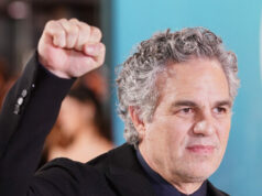 Mark Ruffalo, estrela de ‘Vingadores’, protesta contra fusão entre Paramount e Warner no artigo de opinião do NY Times enquanto o acordo avança Mark Ruffalo, estrela de 'Vingadores', protesta contra fusão entre Paramount e Warner no artigo de opinião do NY Times enquanto o acordo avança
