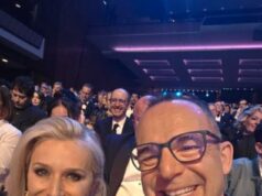 Martin Lewis reclama da cerimônia de três horas do BAFTA da TV sem intervalo, pois diz que não tinha sinal e teve sorte de trazer seus próprios lanches, apesar de ter ganhado um gongo Martin Lewis reclamou da cerimônia de três horas do BAFTA sem interrupção nas redes sociais no domingo, quando foi forçado a trazer seus próprios lanches