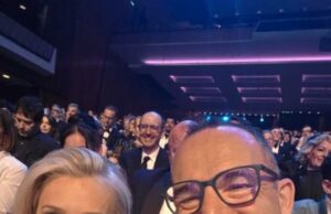 Martin Lewis reclama da cerimônia de três horas do BAFTA da TV sem intervalo, pois diz que não tinha sinal e teve sorte de trazer seus próprios lanches, apesar de ter ganhado um gongo Martin Lewis reclamou da cerimônia de três horas do BAFTA sem interrupção nas redes sociais no domingo, quando foi forçado a trazer seus próprios lanches