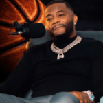Marves Fairley, conhecido como Vezino Locks, fala durante uma entrevista em podcast em meio à investigação federal de apostas esportivas e jogos de azar da NBA envolvendo Terry Rozier e Damon Jones.
