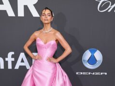 Maura Higgins é a bela do baile de gala da amfAR em Cannes em um vestido de cetim rosa enquanto se junta à glamorosa Eva Longoria e à supermodelo Heidi Klum Maura Higgins trouxe o glamour para a gala amfAR do Festival de Cinema de Cannes no Hotel du Cap-Eden-Roc em Antibes, França, na noite de quinta-feira