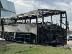 Menina canadense de 15 anos incendeia ônibus do time de beisebol Kane County Cougars: polícia Menina canadense de 15 anos incendeia ônibus do time de beisebol Kane County Cougars: polícia