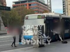 Meninas adolescentes acusadas após suposta onda violenta de CBD em Sydney Meninas adolescentes acusadas após suposta onda violenta de CBD em Sydney