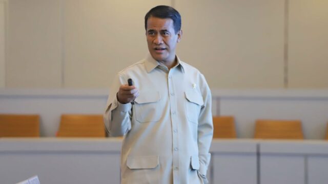 Mentan Amran Komitmen Terus Berantas Mafia Pangan dan Koruptor Demi Mentan Amran Komitmen Terus Berantas Mafia Pangan dan Koruptor Demi Petani Indonésia