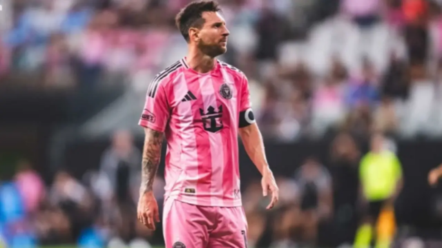 Messi sofre lesão no tendão antes do campo de treinamento Messi sofre lesão no tendão antes do campo de treinamento da Argentina para a Copa do Mundo