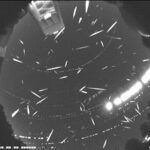Mais de 100 meteoros foram registrados nesta imagem composta tirada durante o pico da chuva de meteoros Geminídeas em 2014.